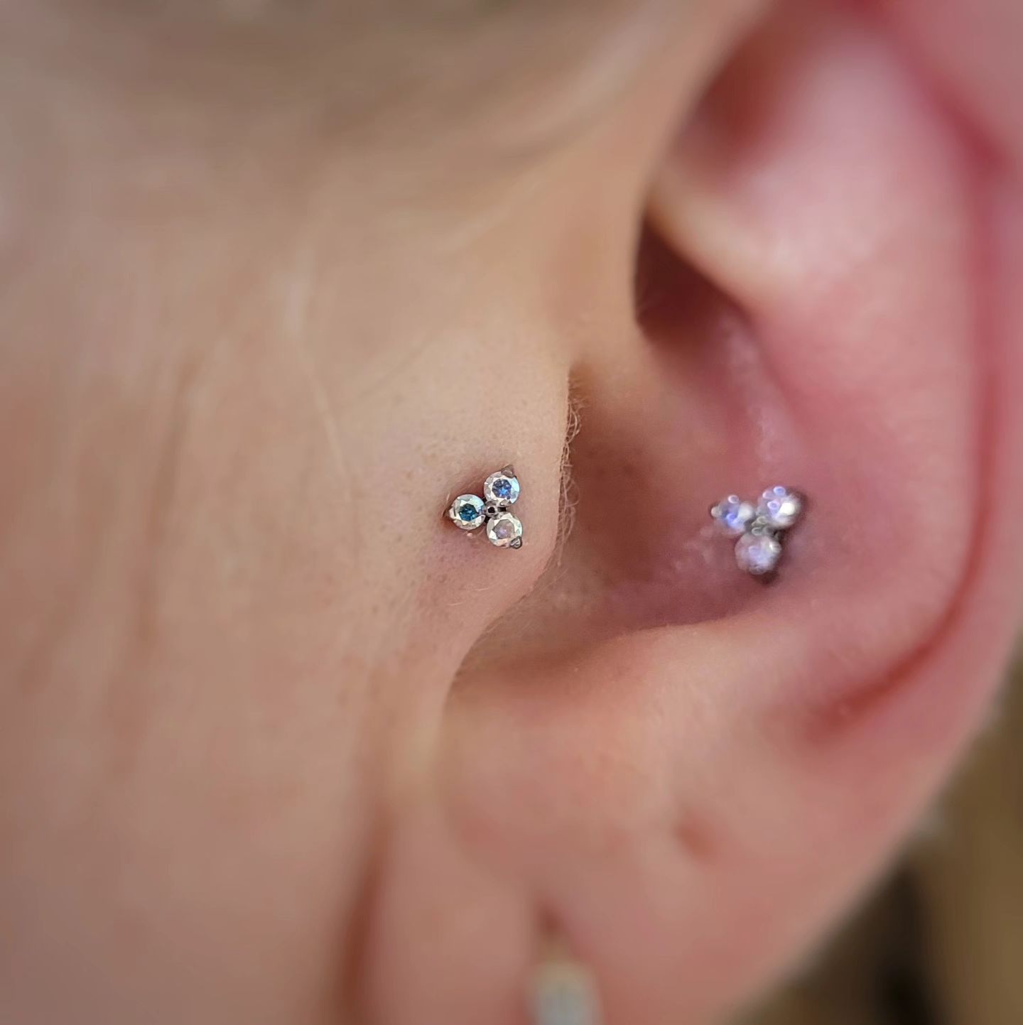 Tragus y Conch Piercig